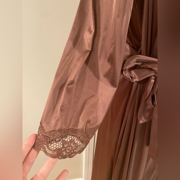 Vintage Vassarette Satin Peignoir Robe Chocolate Brown With Lace Trim - Picture 7 of 14